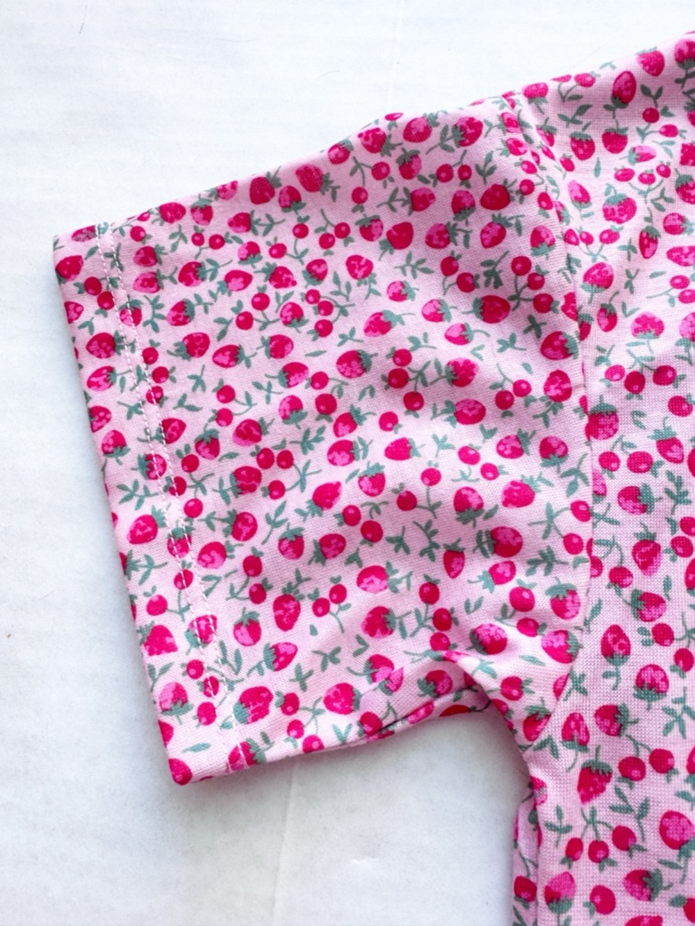 Gap Girls New Short Pajama Set in Strawberry & Cherry
Print NWT - Picture 4 of 16